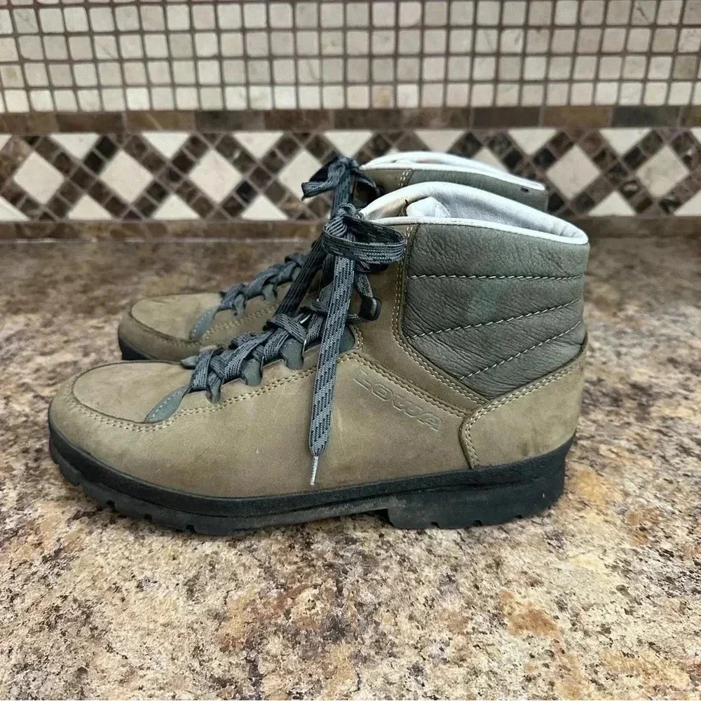 Lowa Hiking Boots Tan Green Leather Lace Up men’s size 7 Waterproof Outdoor